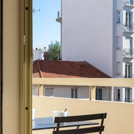 Appartamento With Terrace 2 Minutes From La Croisette *